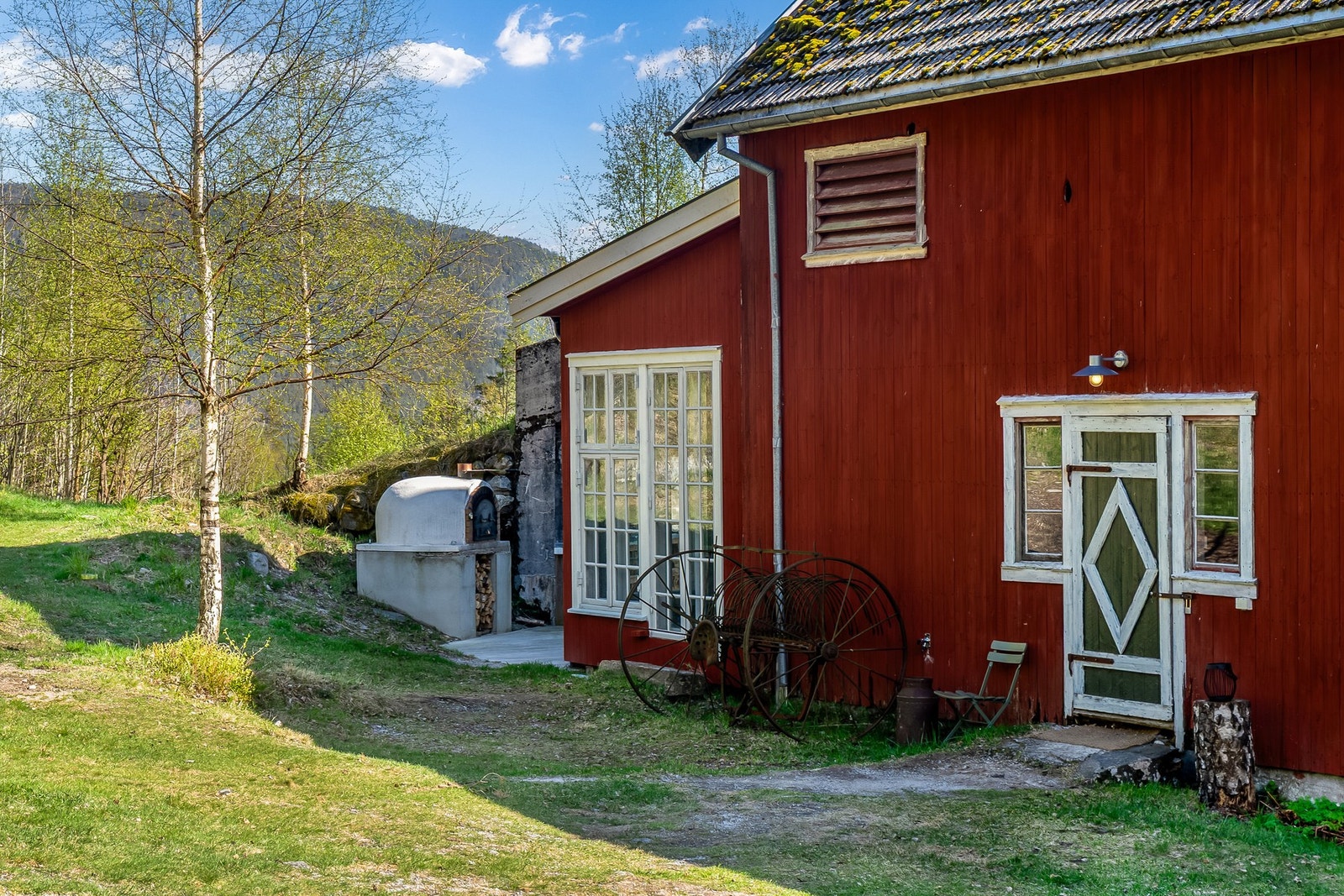 I låven er det god plass. Her kan man arrangere yogaretreat, bryllup, konfirmasjoner eller andre festligheter. Galleribilde