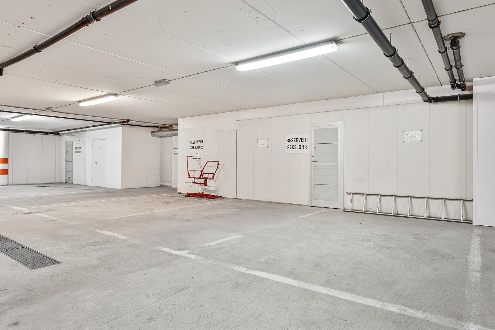 2 stk faste parkeringsplasser i garasjeanlegg Galleribilde