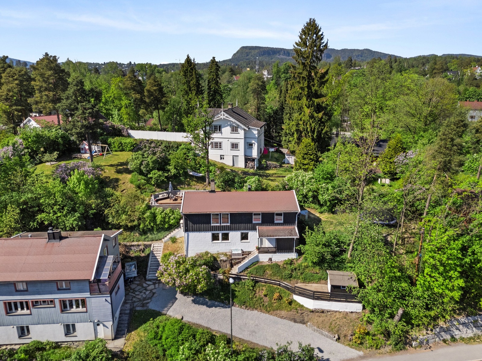 Solvik, Blommenholm og Lakseberget båthavn ligger i gangavstand fra boligen. Galleribilde