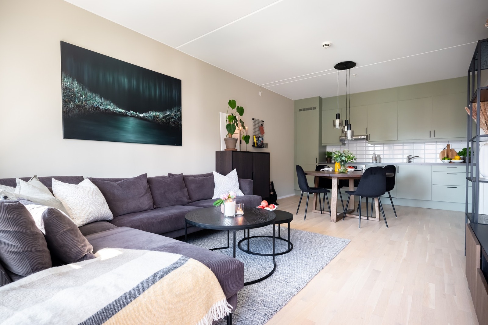 Dette er en innbydende 2-roms beliggende i byggets 3. etasje med heisadkomst. Galleribilde