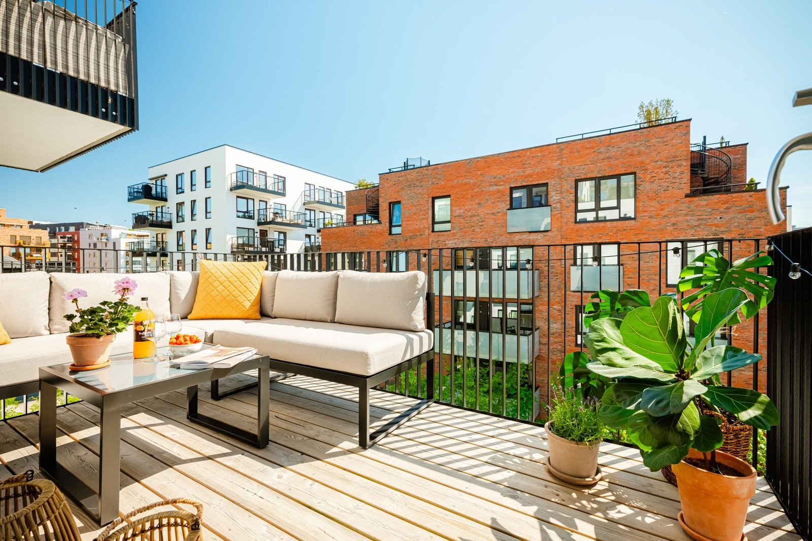 I tillegg til balkongen er det felles takterrasse med fantastisk utsikt! Galleribilde