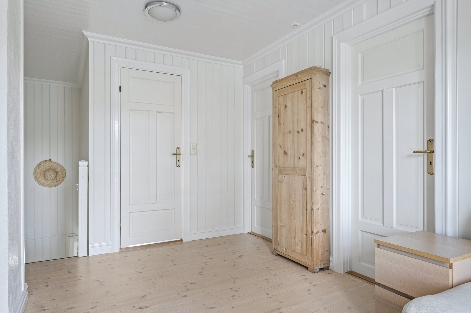 I 2. etasje er det stue, 4 soverom og bad. Galleribilde
