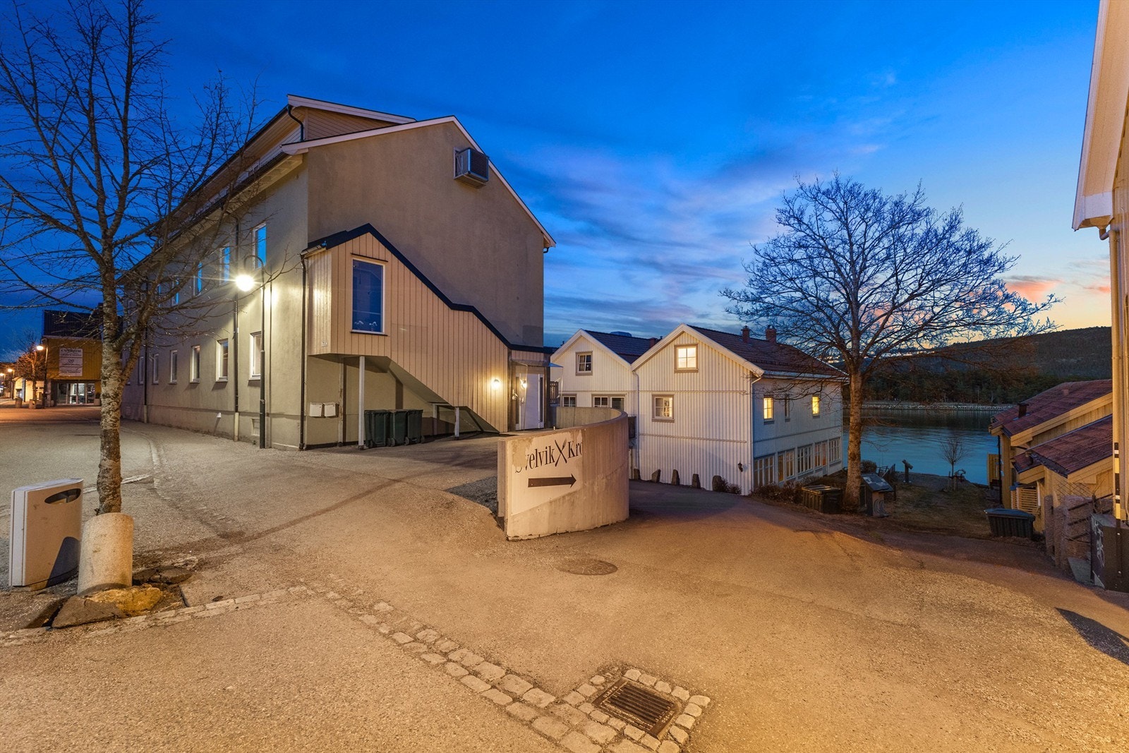 Idyllisk og sentral beliggenhet langs sjøen Galleribilde