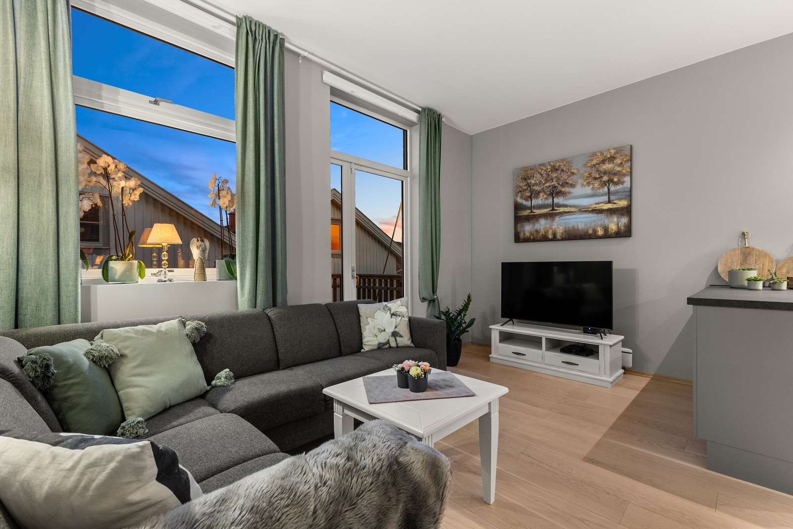 Krogsveen v/ Markus Alm Thoen ønsker velkommen til Storgaten 71B Galleribilde