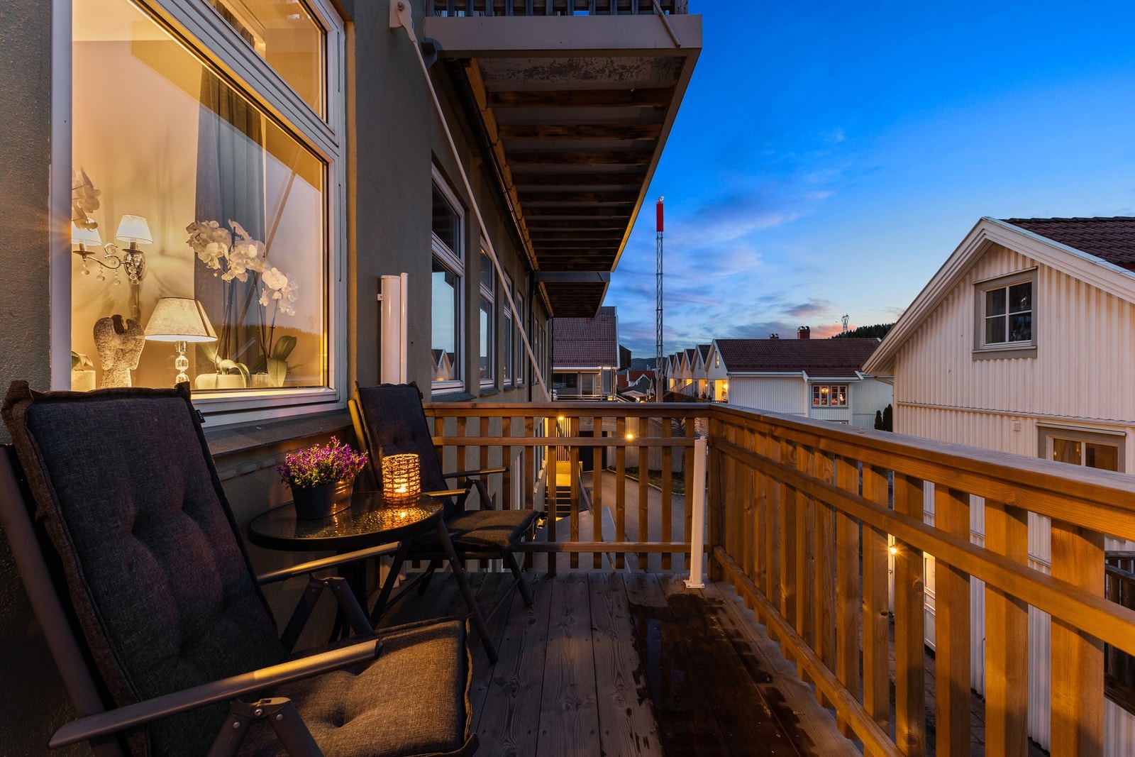 Sol fra ca. kl. 07.00 til 14.30 (midtsommerstid) iflg. selger Galleribilde