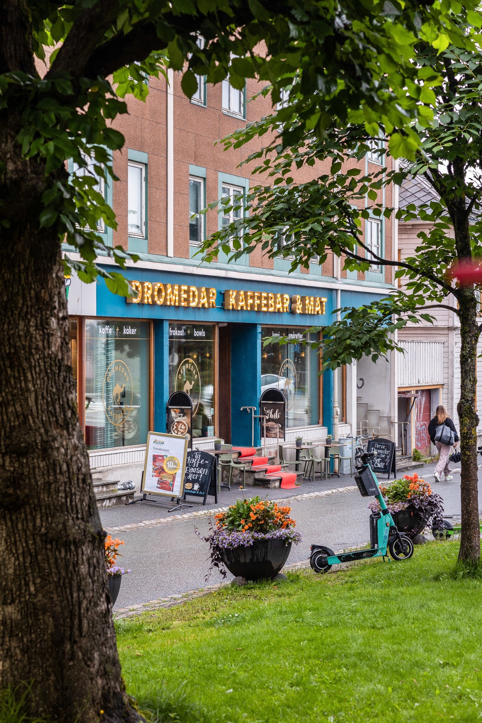 Kun få minutter fra leiligheten kan du få fersk kaffe hver dag på Dromedar. Galleribilde