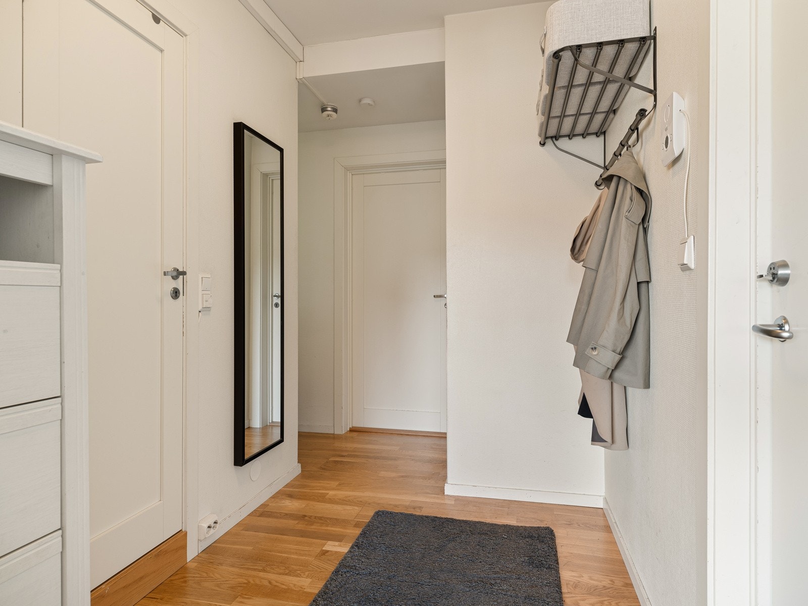 Gangen har god plass til å sette fra seg yttertøy og sko. Galleribilde