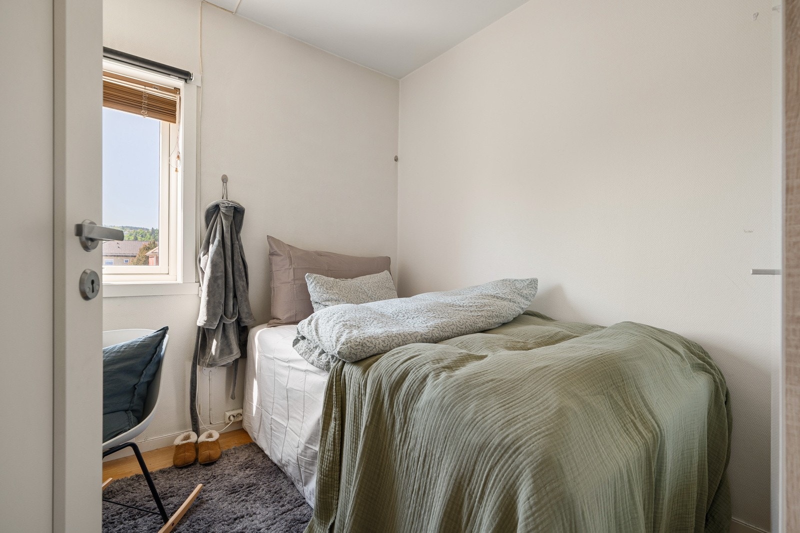 Med flere soverom er mulighetene mange, enten om man ønsker å etablere et gjesterom, kontorrom eller leie ut til en venn. Galleribilde