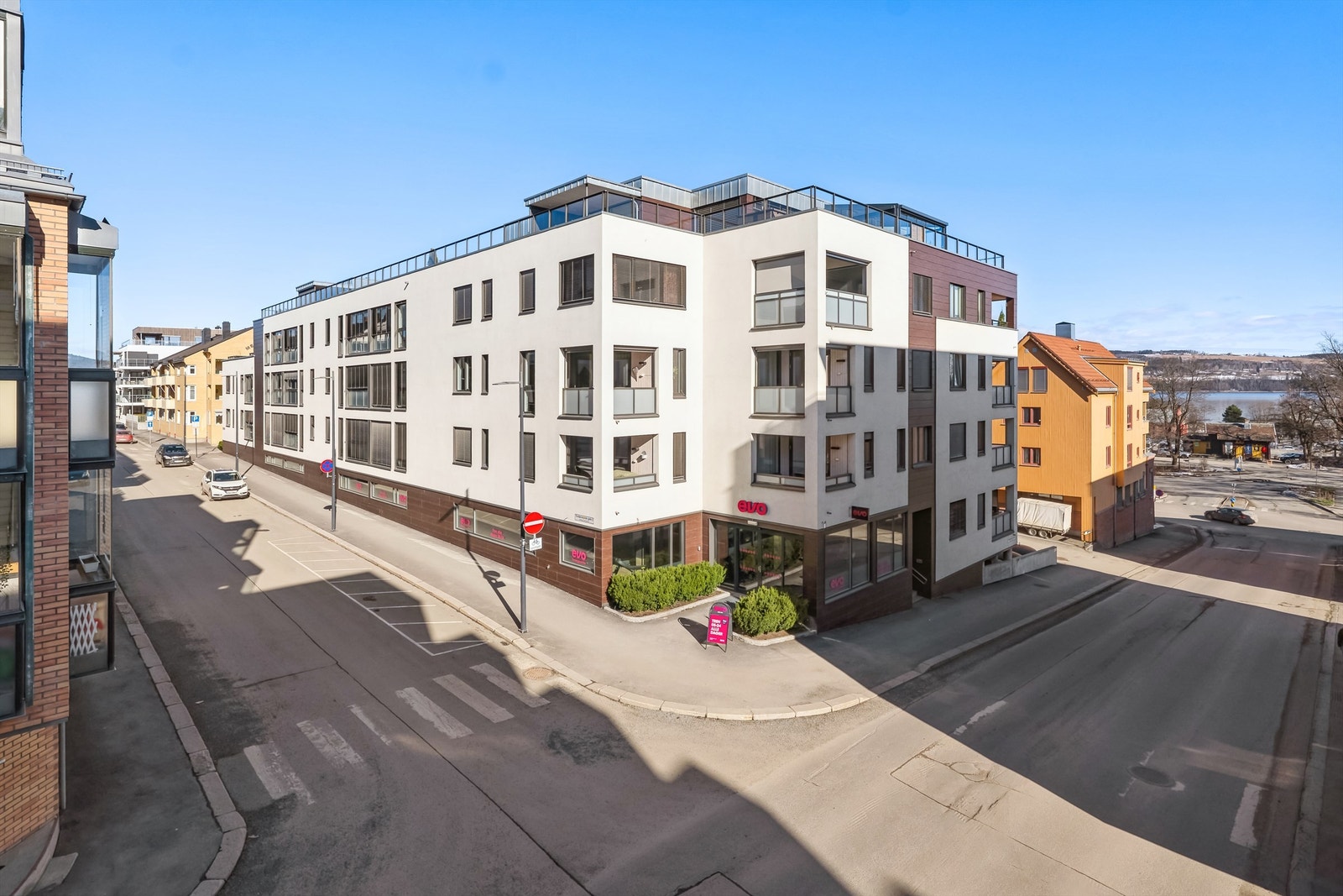 Meget sentral beliggenhet med gangavstand til togstasjonen og CC Gjøvik. Galleribilde