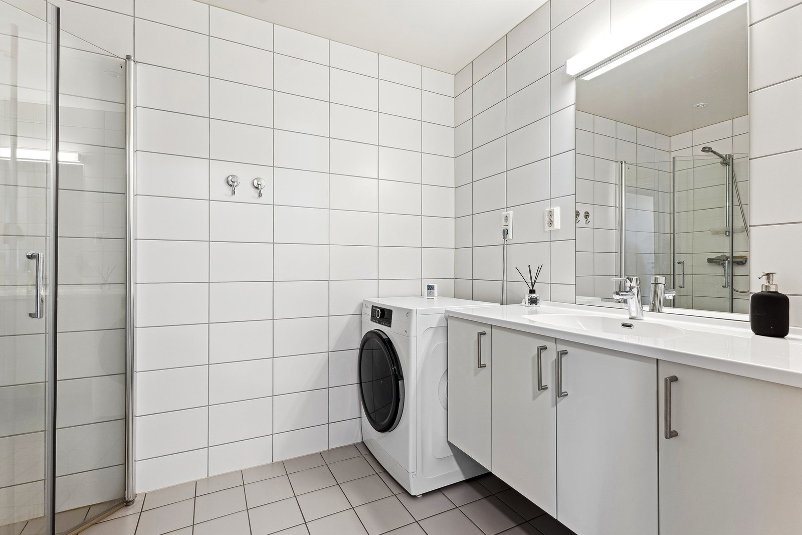 Baderom med opplegg for vaskesøyle. Galleribilde