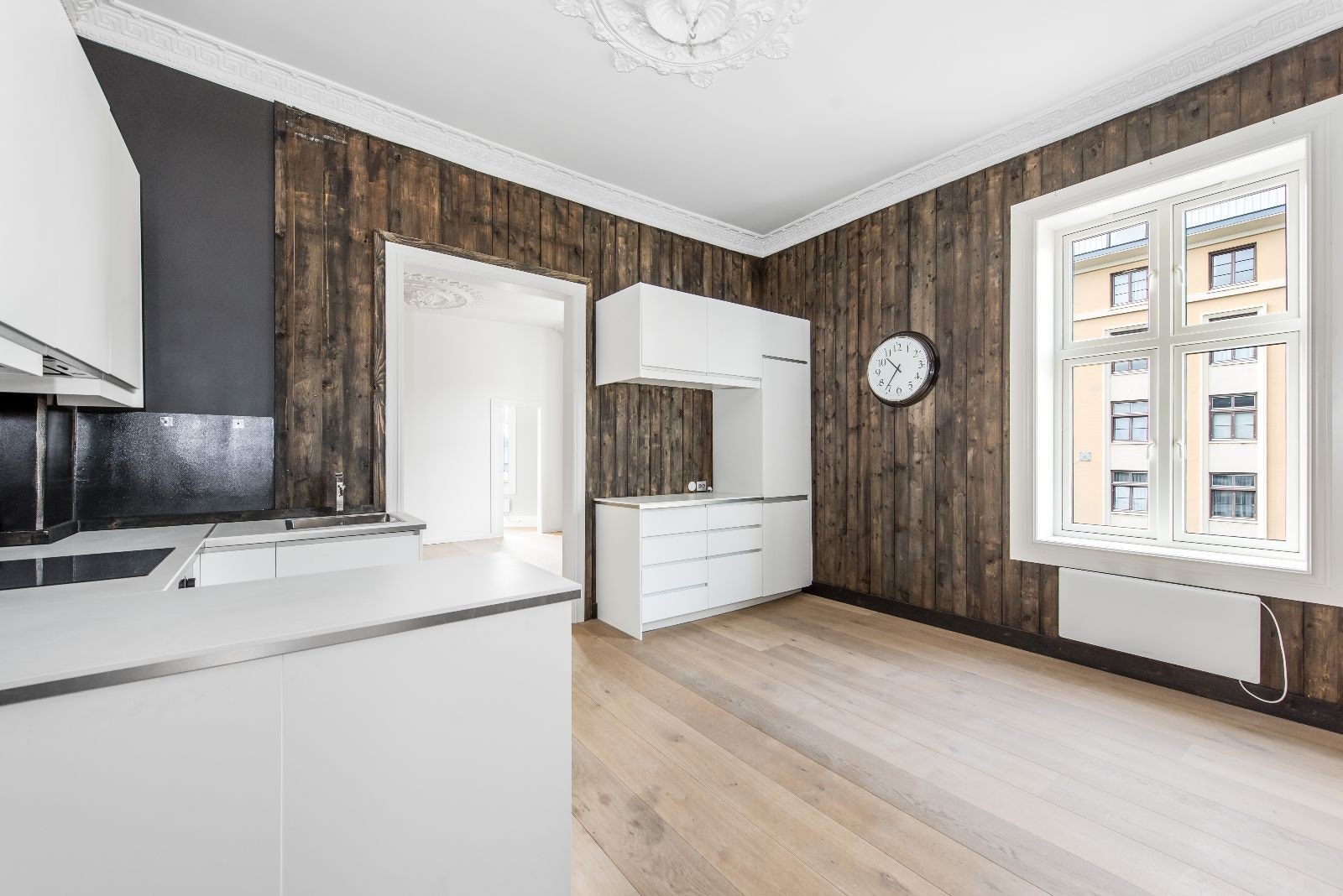 Moderne kjøkken med integrerte hvitevarer Galleribilde