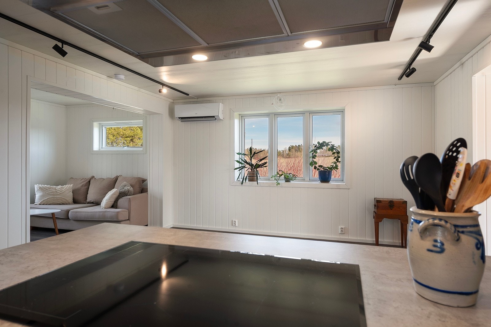 Stor spisestue på kjøkkenet. Galleribilde