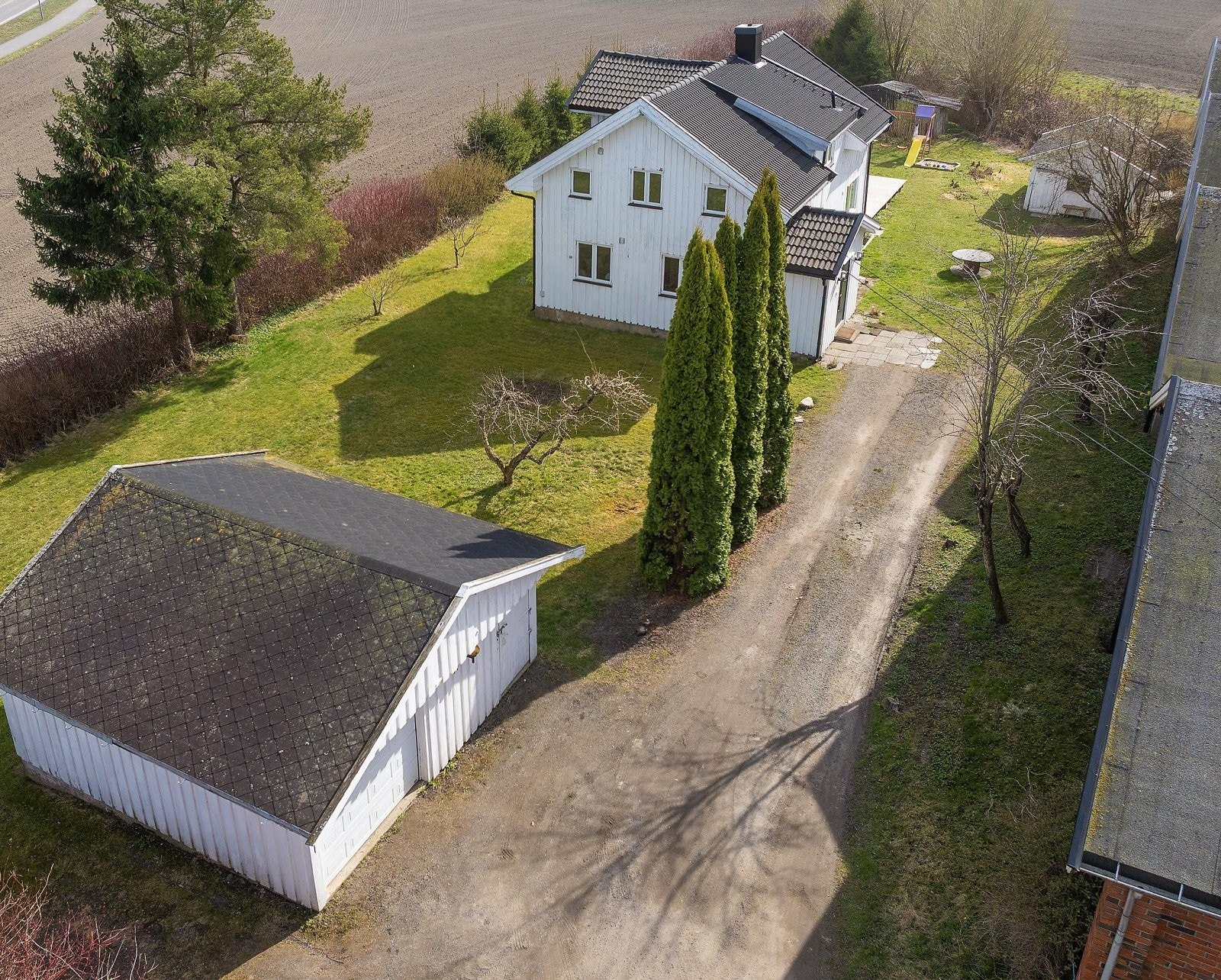 Det følger også med en garasje Galleribilde