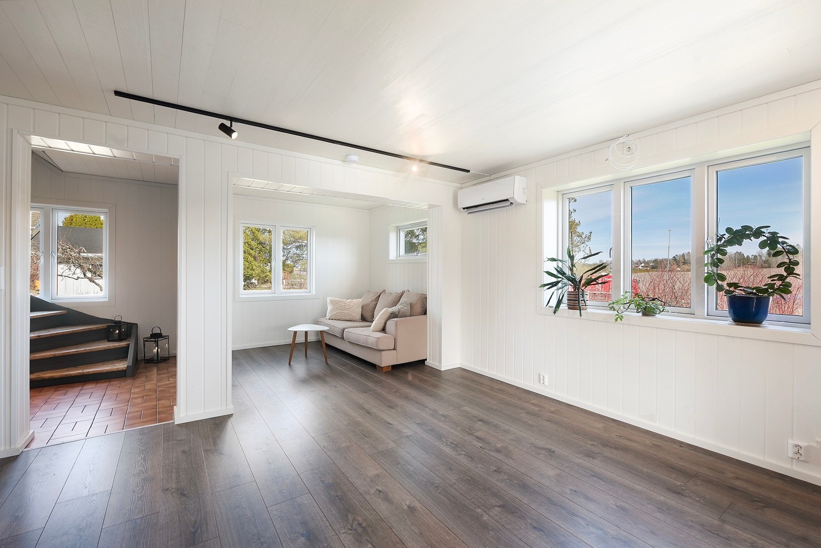 Det er skiftet nye vinduer i boligen. Ligger en Tv-stue/soverom. Galleribilde