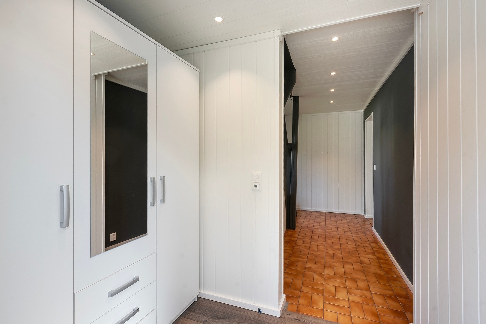 Ute i gangen ligger det opplegg for et wc. Galleribilde