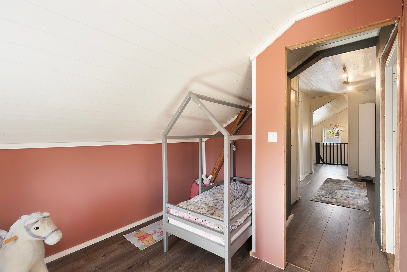 Det gjenstår noe arbeid med lister og sette inn et par dører Galleribilde