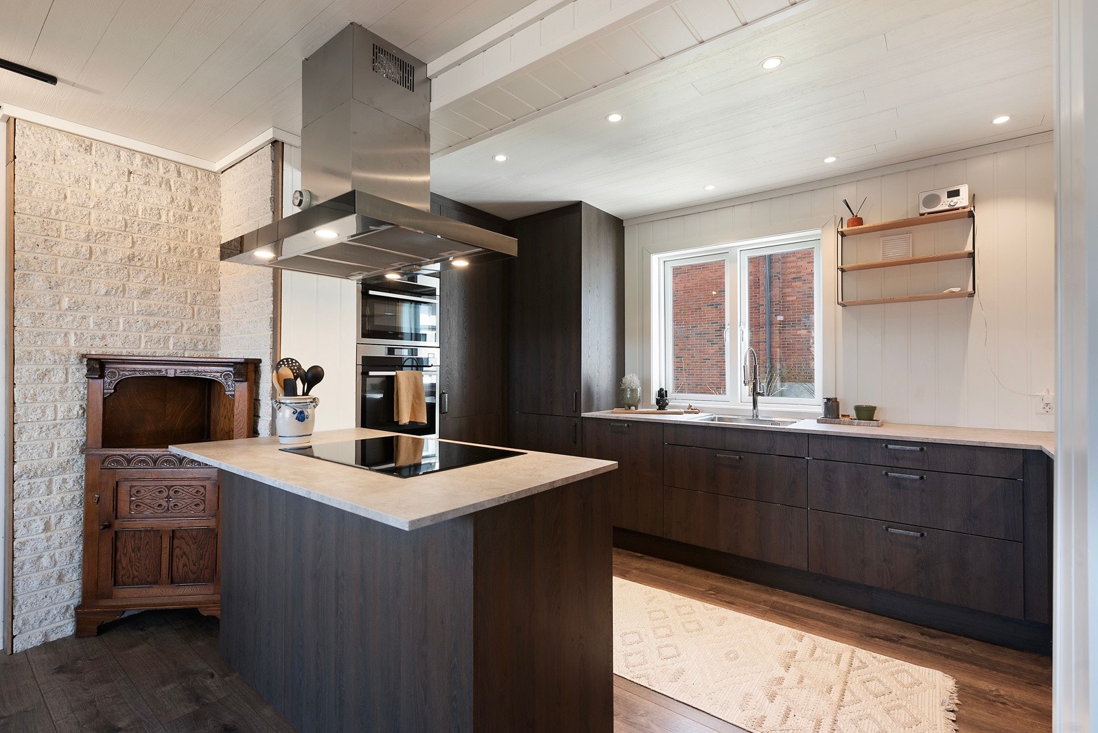 Kjøkkenet fra Norema er nytt i 2023. Flott kompositt benkeplate Galleribilde