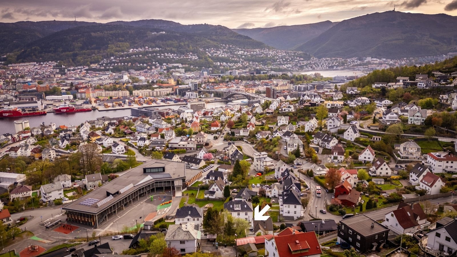- Gode kollektivmuligheter med busstopp kun 100 meter fra boligen - hyppige avganger til sentrum med linje 19 og 85 - Galleribilde