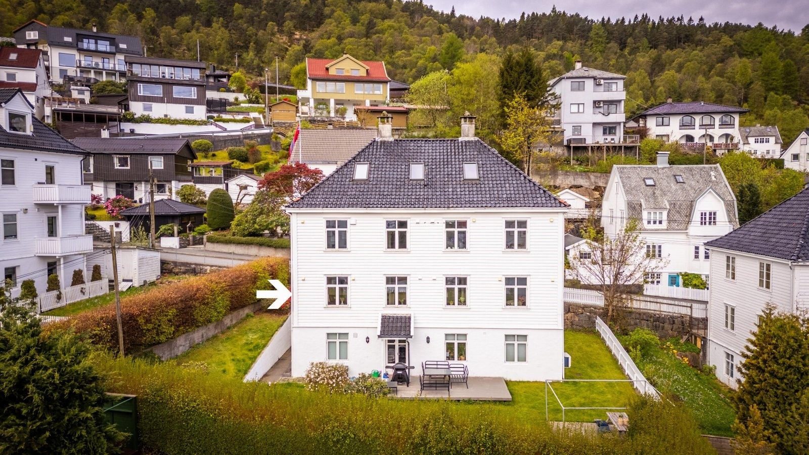 - Trappefri adkomst gir enkel og praktisk inngang til boligen, ideelt for alle aldre og livsstadier - Galleribilde