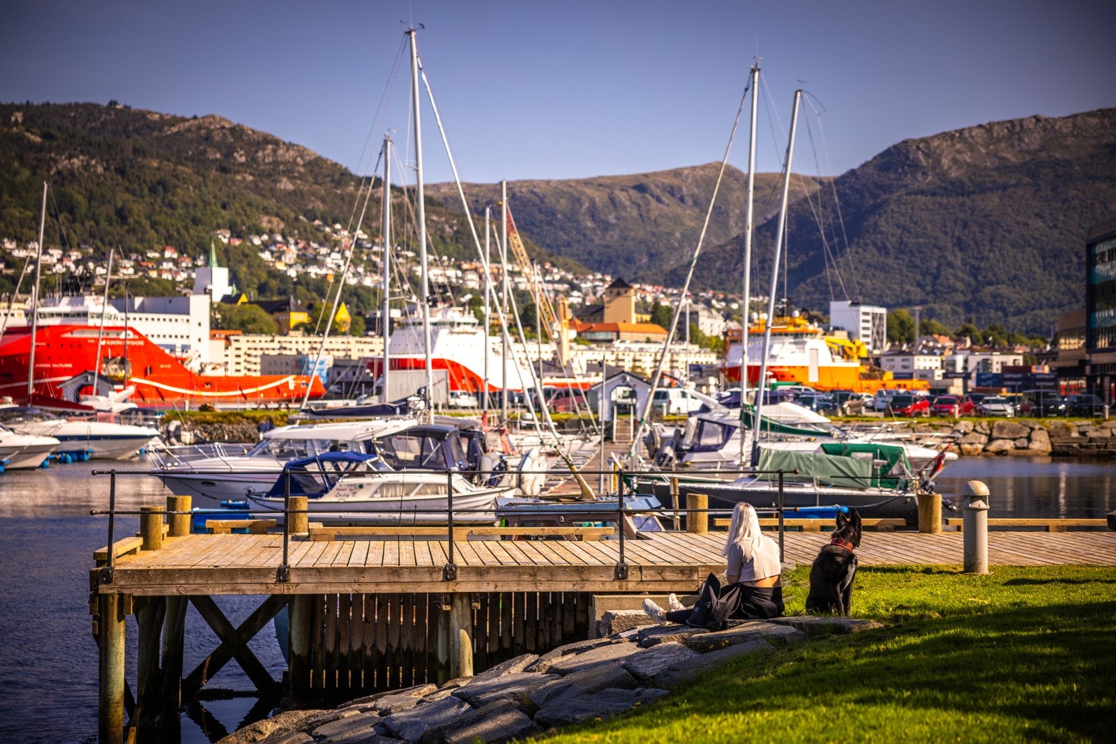 - Kort vei til marinaen, hvor du kan nyte den maritime atmosfæren og enkel tilgang til båtliv og sjøutsikt - Galleribilde