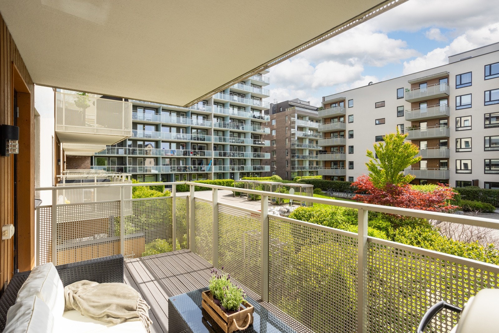 Her ute har du plass til lounge/sittegruppe og grill. Galleribilde