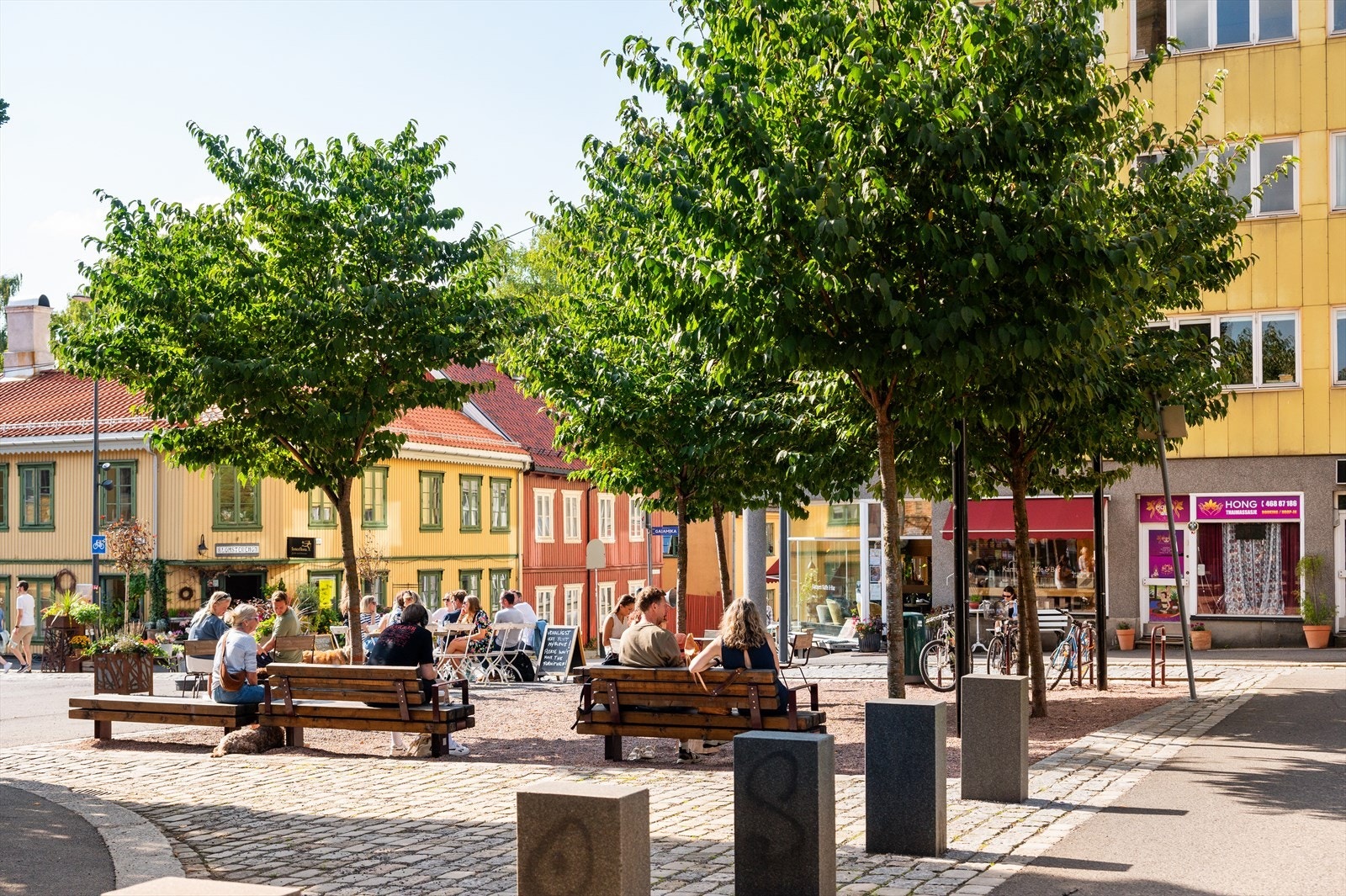 I nabolaget finnes flere hyggelige kafe´er, nisjebutikker m.m. Galleribilde