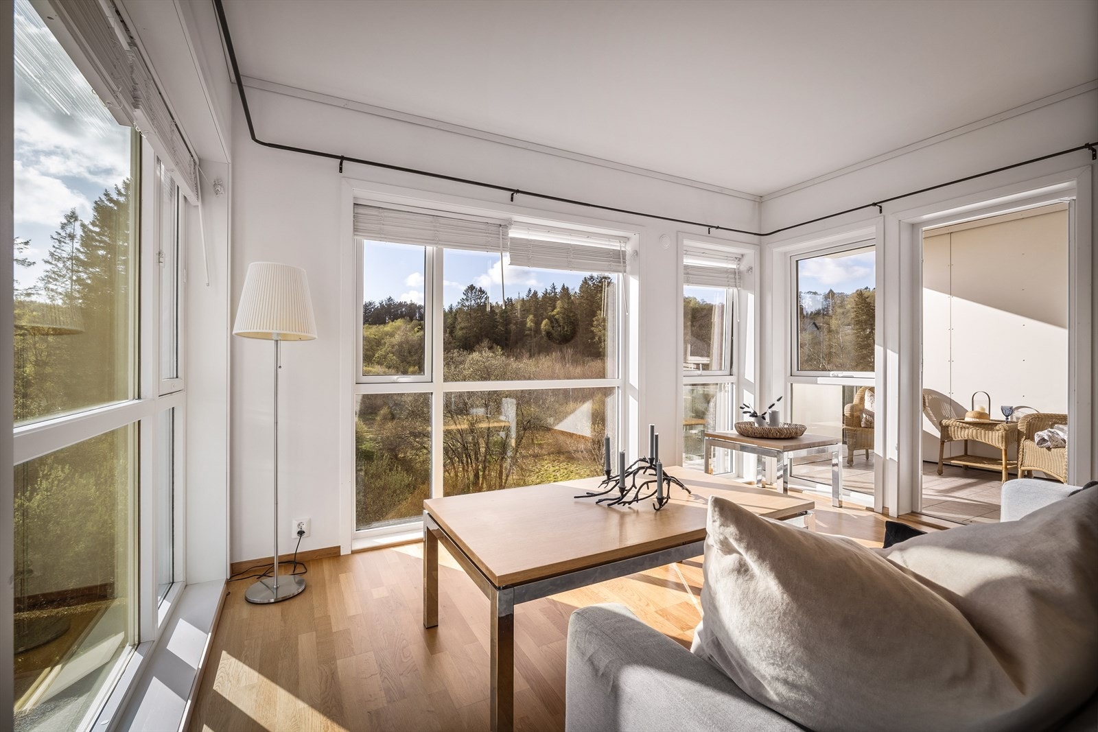 Fra stuen er det tilkomst til en solrik balkong på 8,4 m². Galleribilde