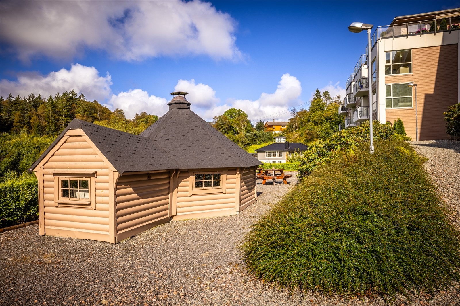 "Grillhytten" kan fritt brukes av beboerne i sameiet for kos og hygge. Galleribilde