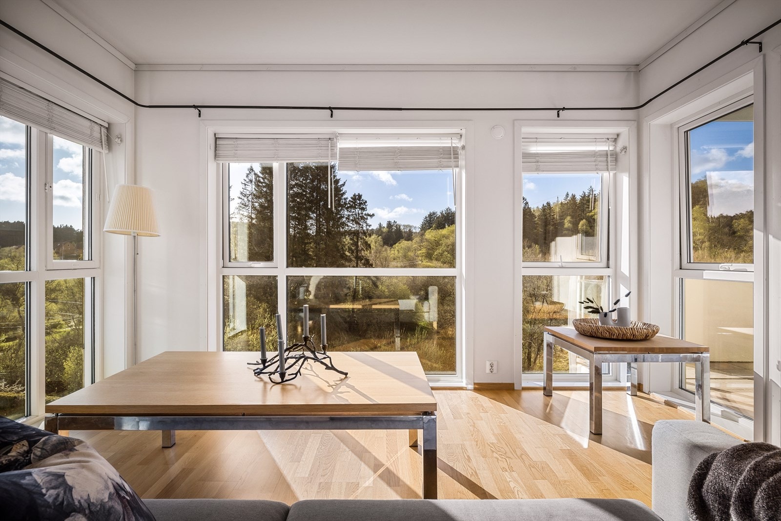 Stuen oppleves som lys og luftig. Galleribilde
