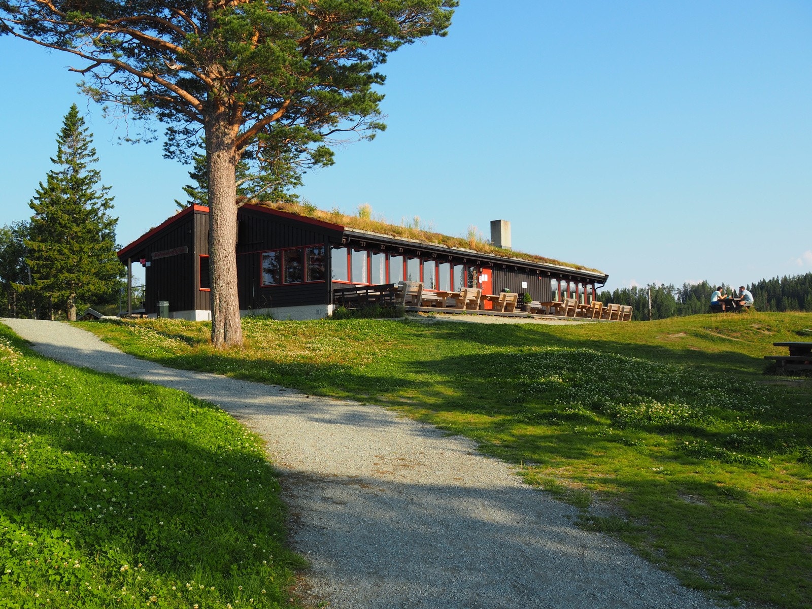 Ønsker man en tur i nærmarka er Estenstadhytta et populært turmål for de i området. Galleribilde