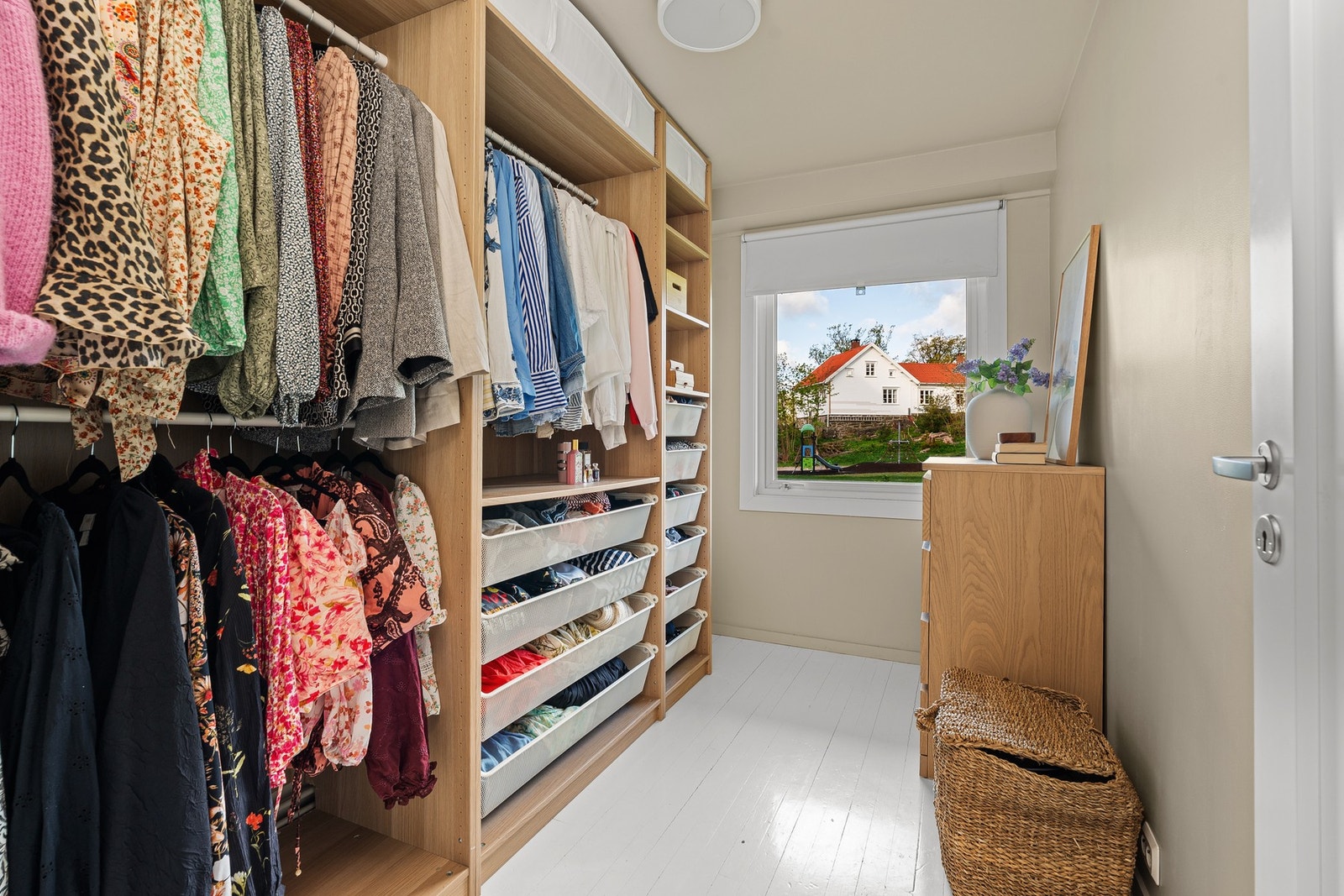 Det er etablert walk in closet på soverom 2. Galleribilde