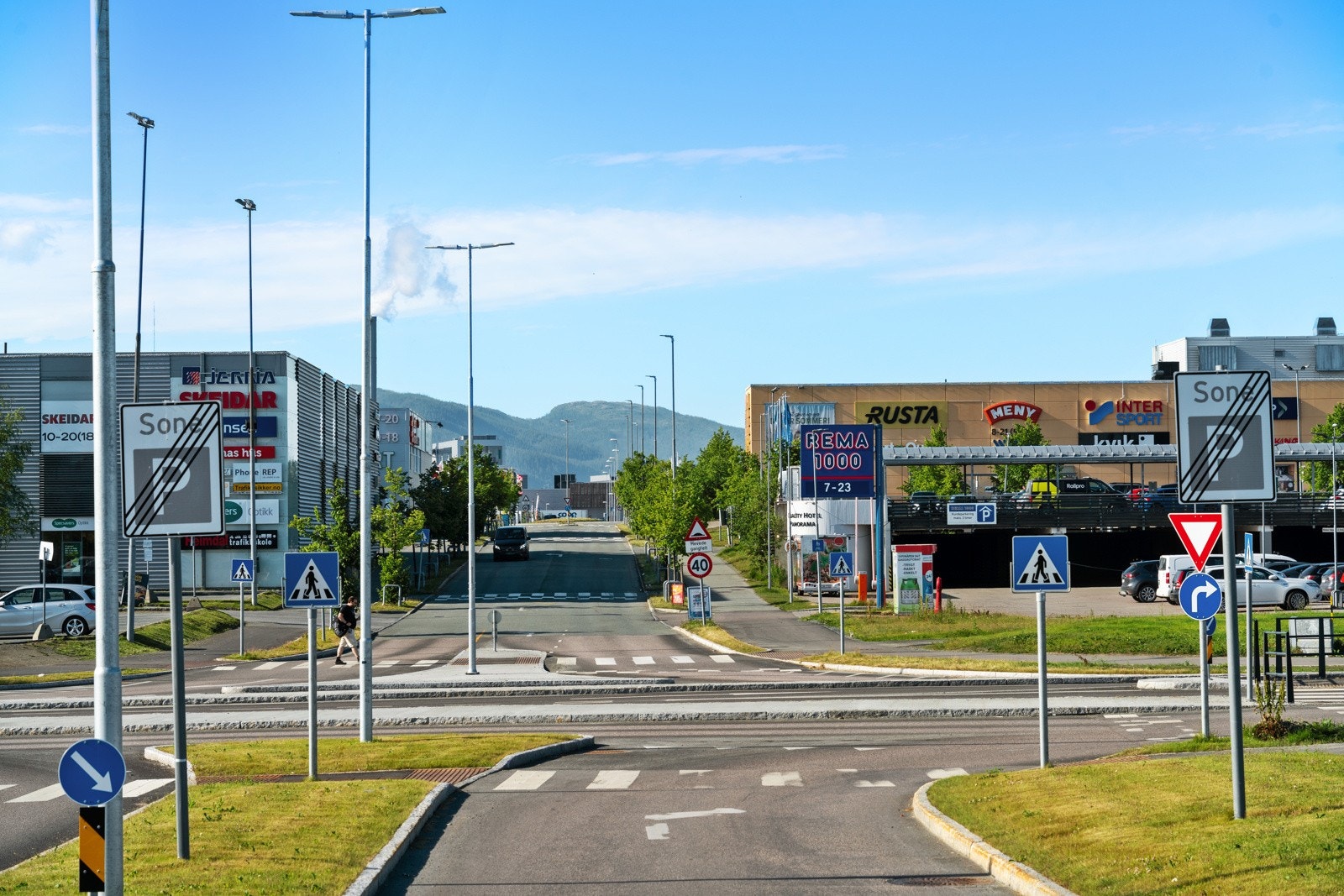 Nærhet til det meste man trenger i hverdagen i gangavstand fra hjemmet Galleribilde