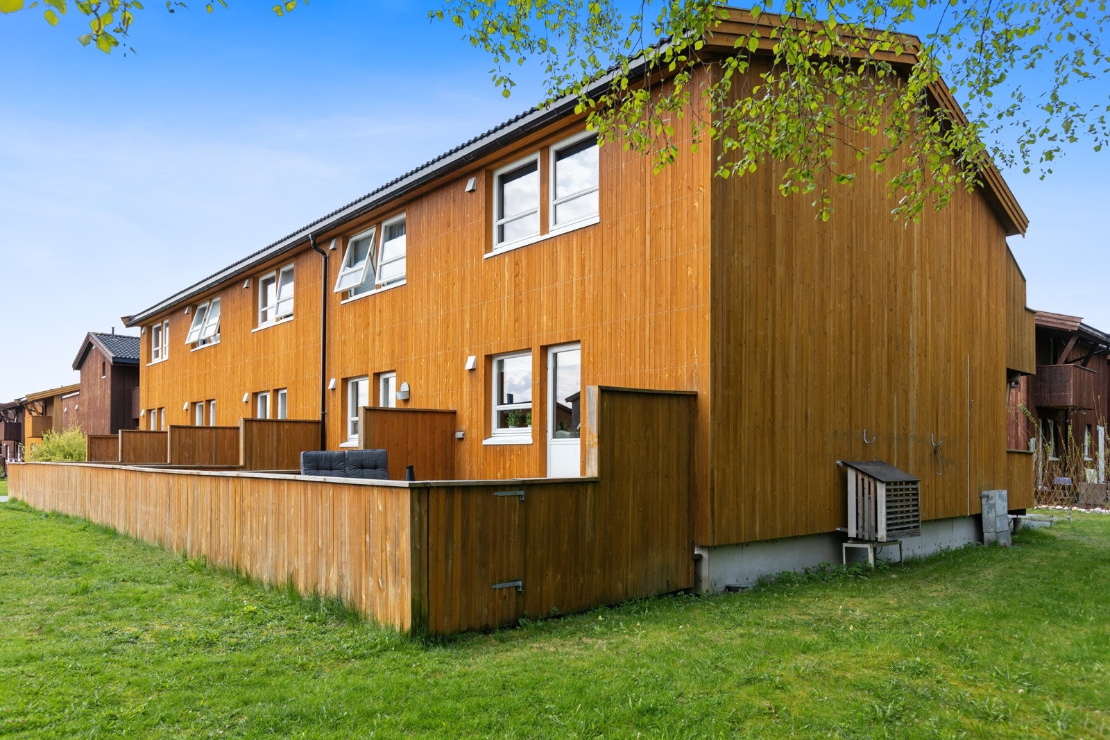 Veletablert borettslag med solfylte uteområder. Galleribilde