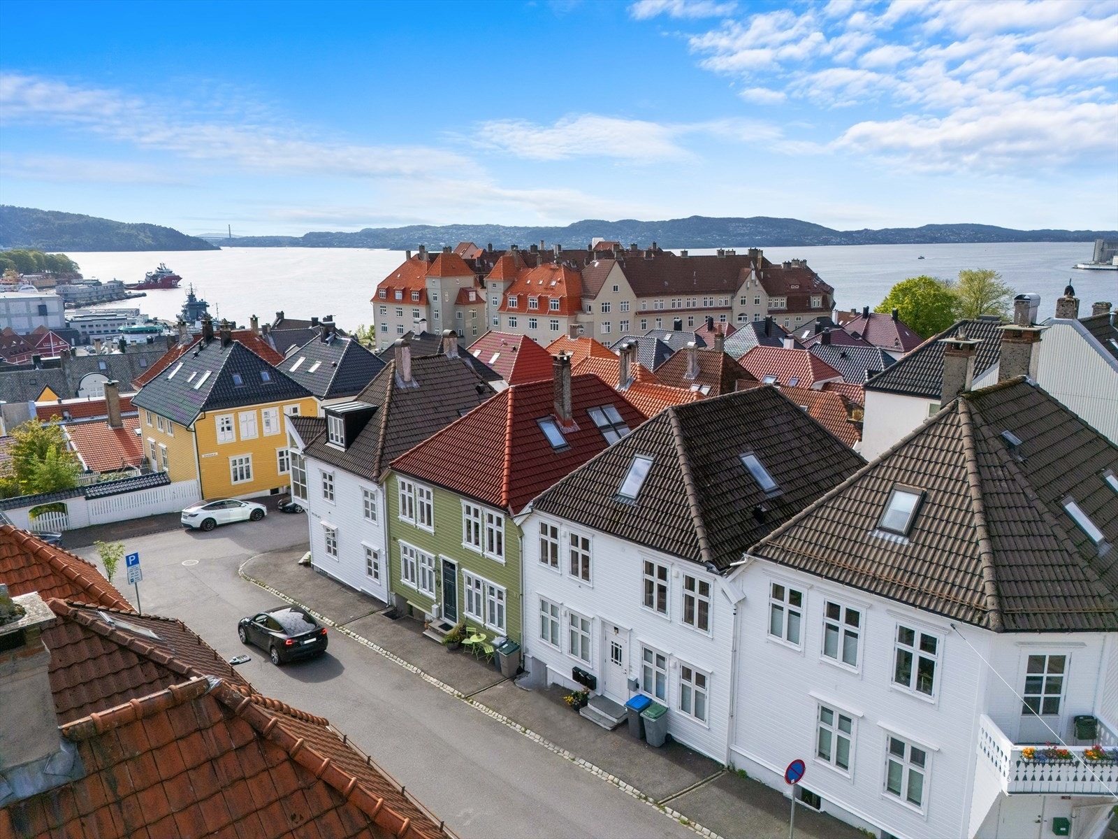 Leiligheten disponerer en egen ekstern bod i felles kjeller | boden er på hele 6,4 m² og gir god lagringsplass Galleribilde