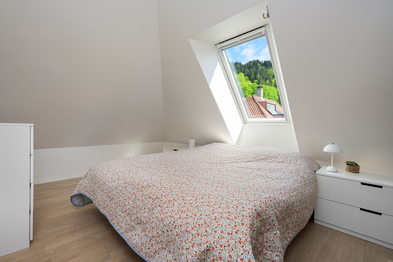 Loftsrommet i 3. etasje er ikke godkjent som soverom. Galleribilde