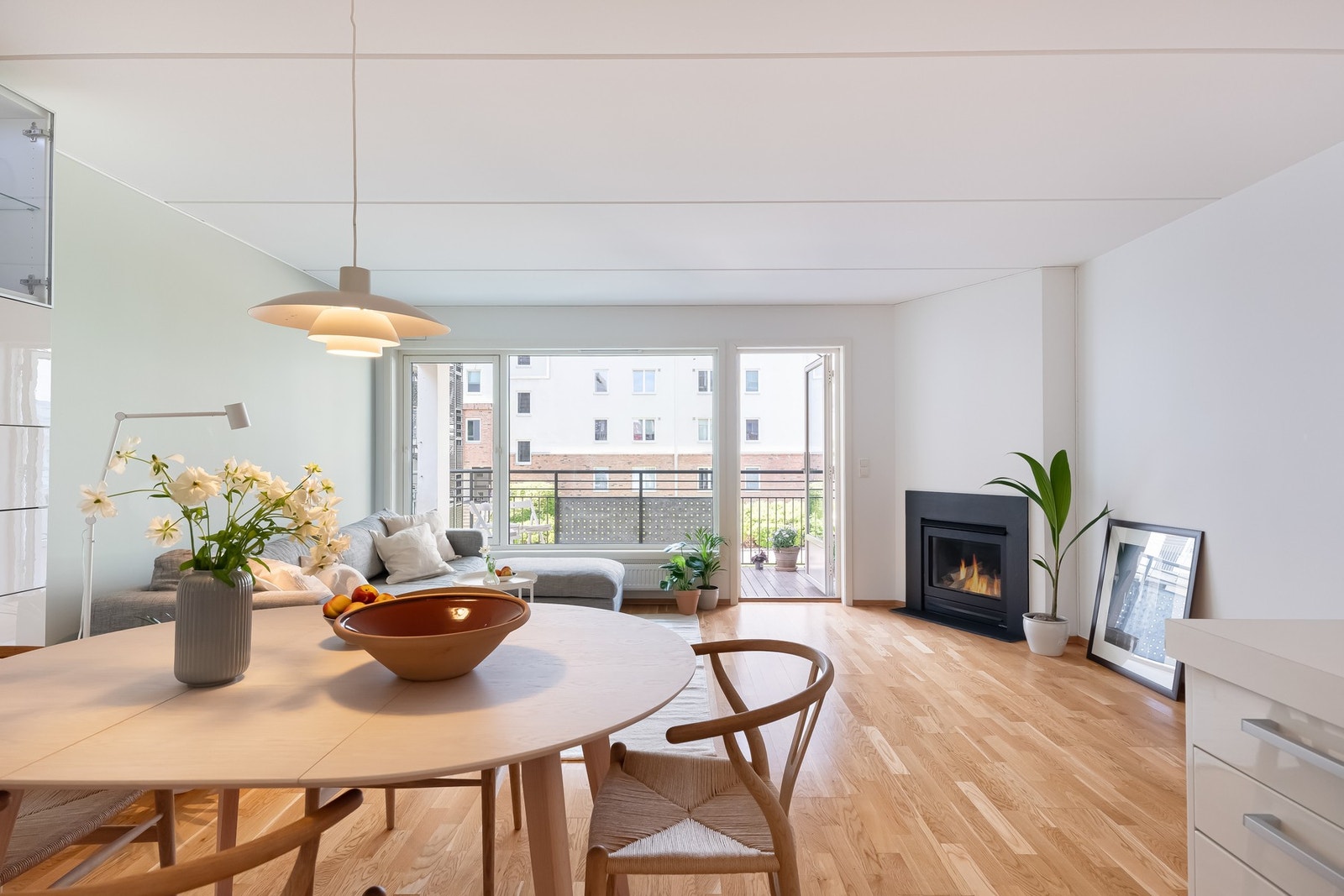 Mailehn Øverås ved EIE Løren ønsker velkommen til Kruttveien 12! Galleribilde