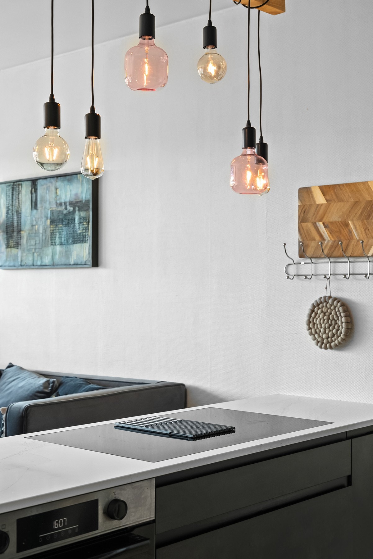 Videre er det induksjonsplatetopp med integrert ventilator Galleribilde