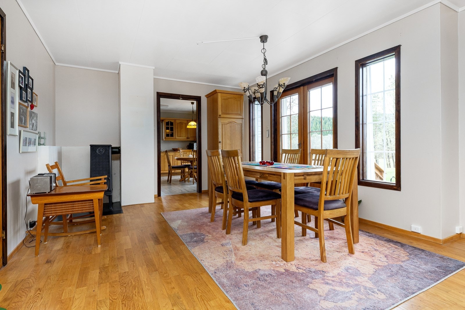 Spisestue - vedovn i stue + varmepumpe. Galleribilde