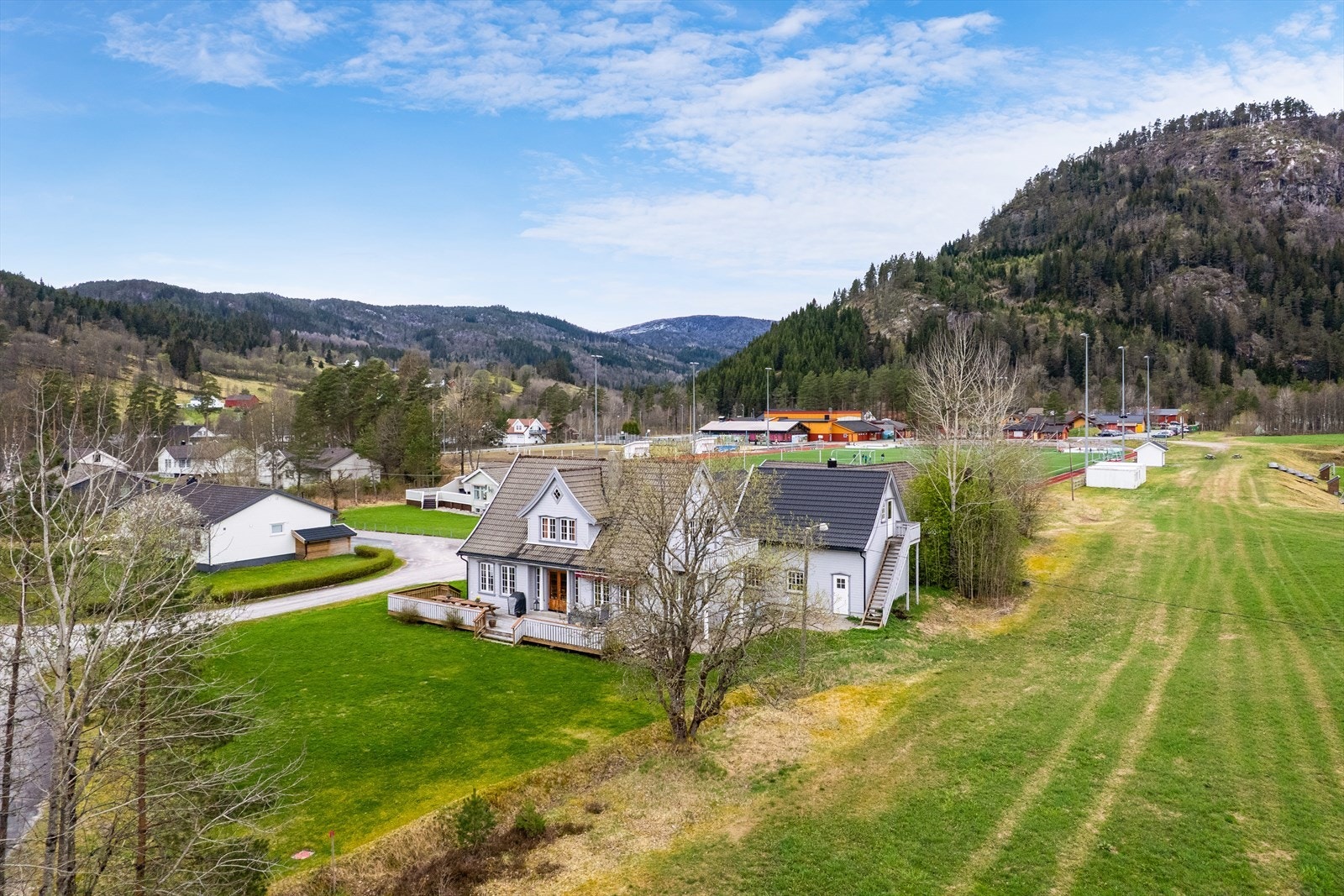 Stor flat tomt Galleribilde