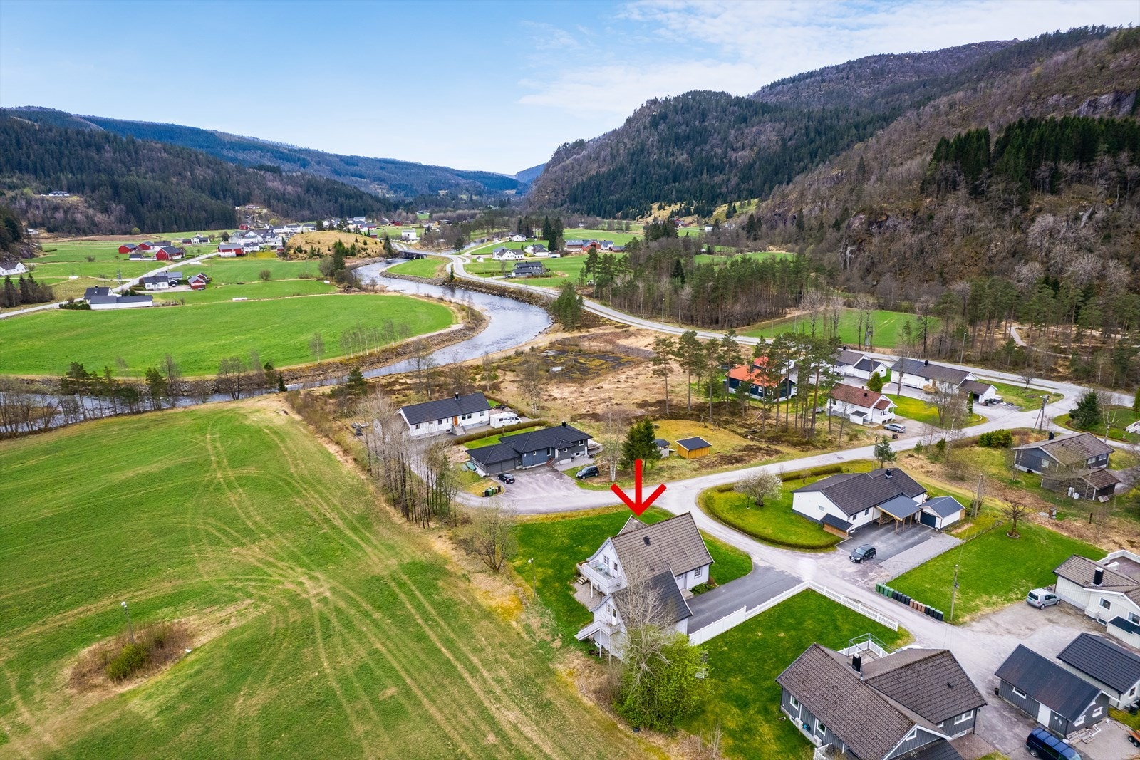 Del av boligfeltet på Kollemo og utsikt over dalen Galleribilde