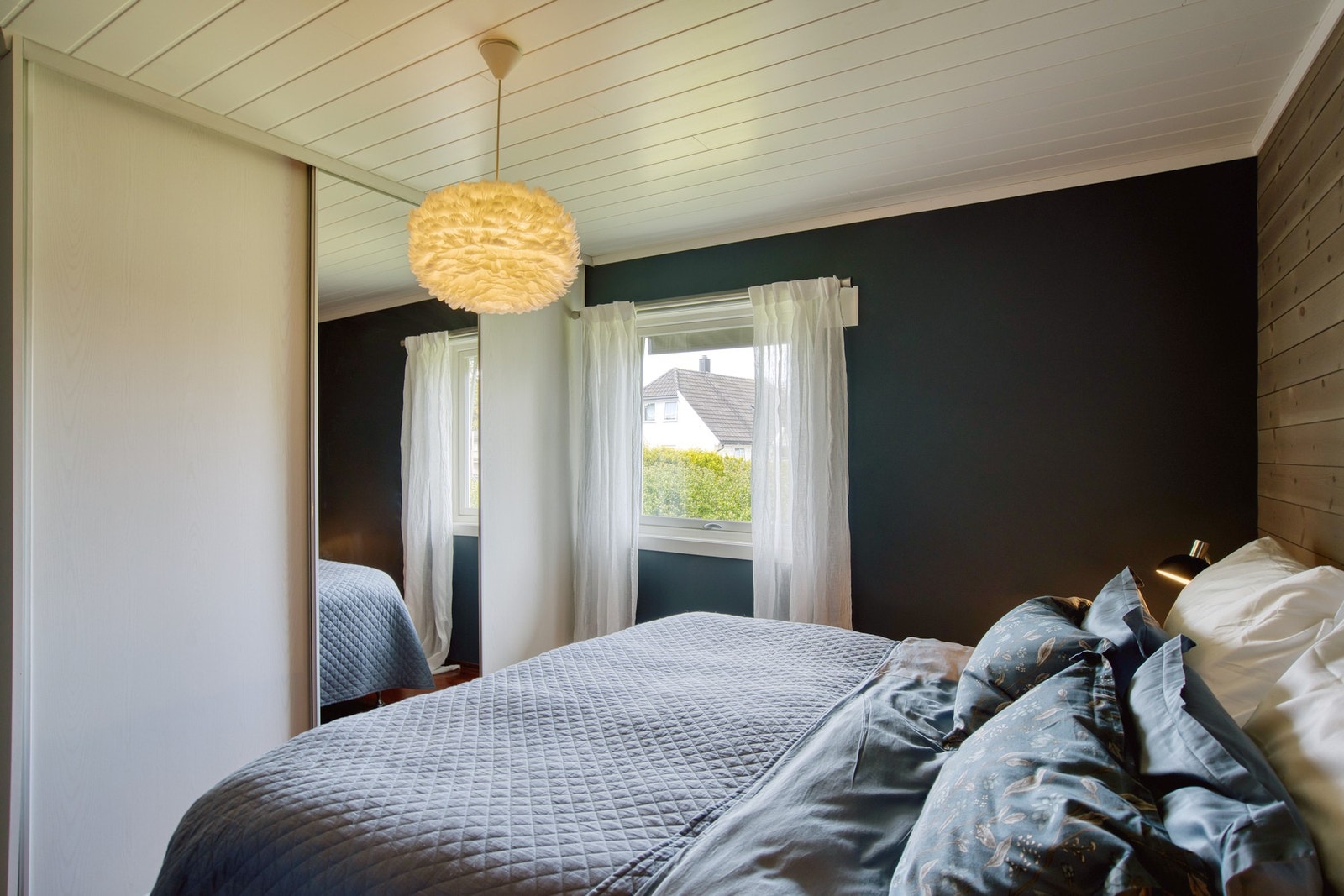 Rommet er av god størrelse og har masse med naturlig lysinnslipp Galleribilde