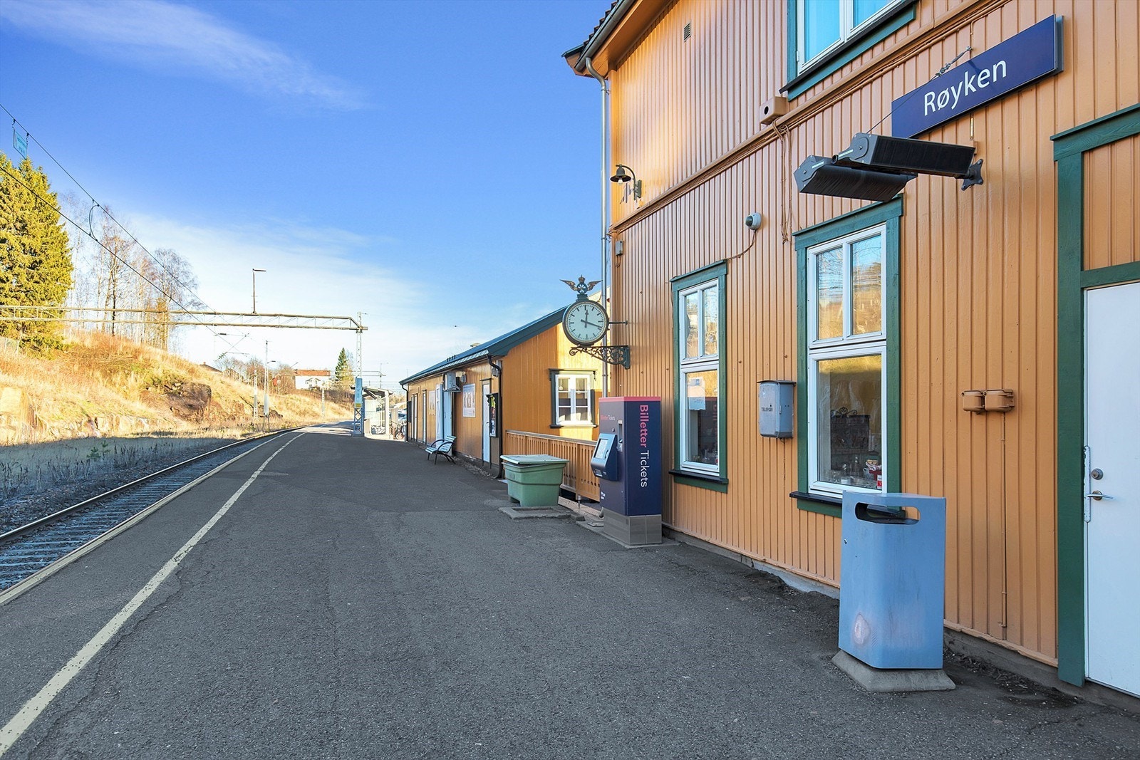 Røyken togstasjon rett i nærheten av leiligheten Galleribilde