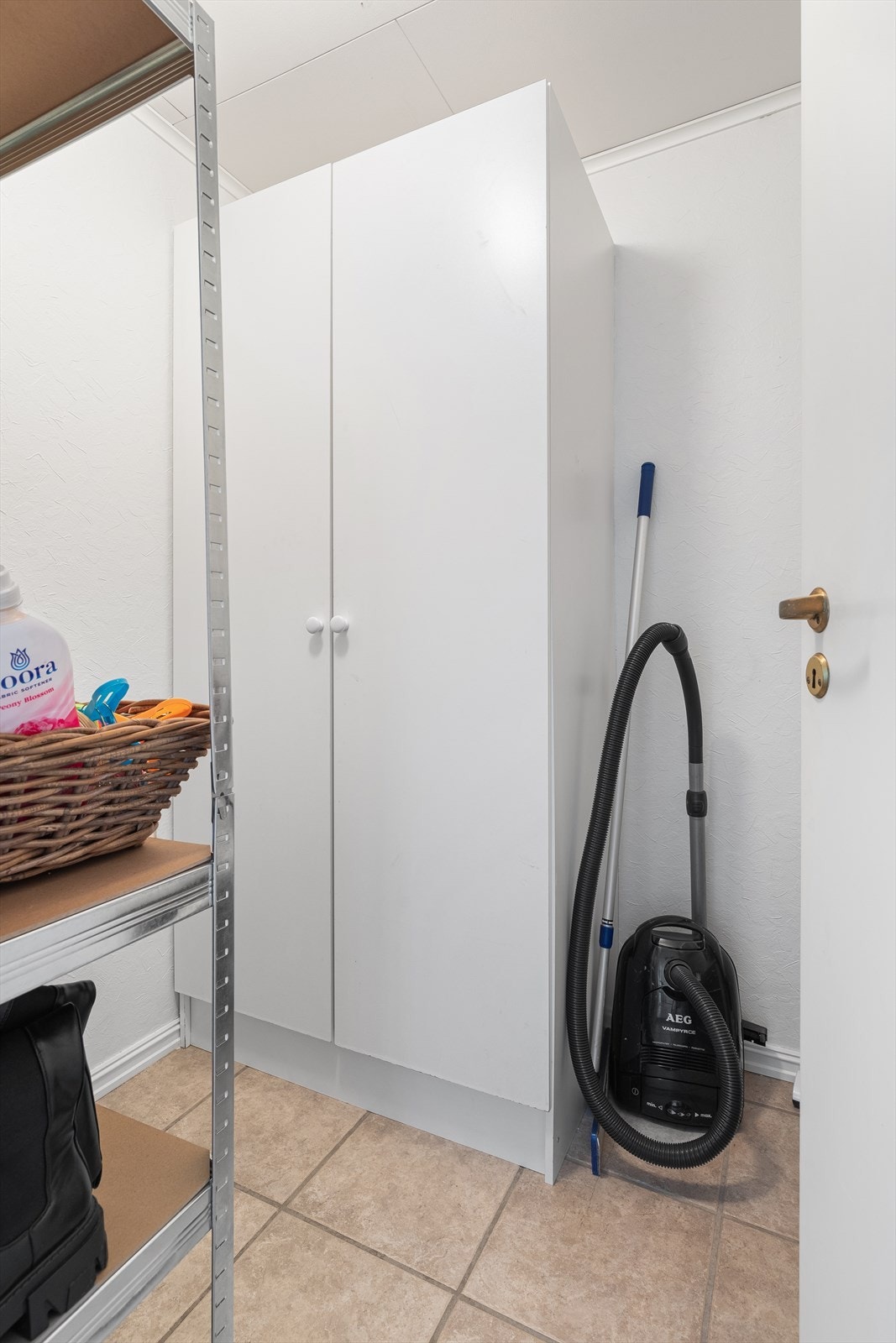 Innvendig bod tilbyr godt med lagringsplass Galleribilde