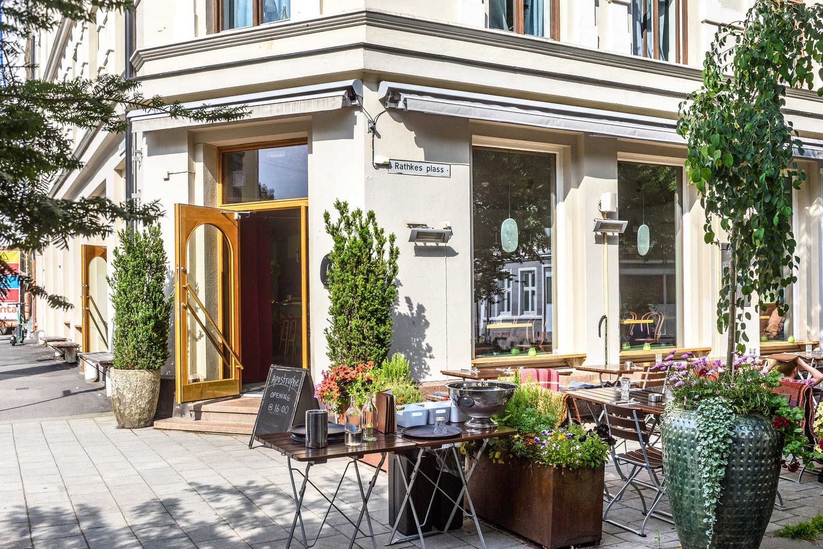 Apostrophe - en lokal bistro som ligger en kort spasertur fra leiligheten Galleribilde