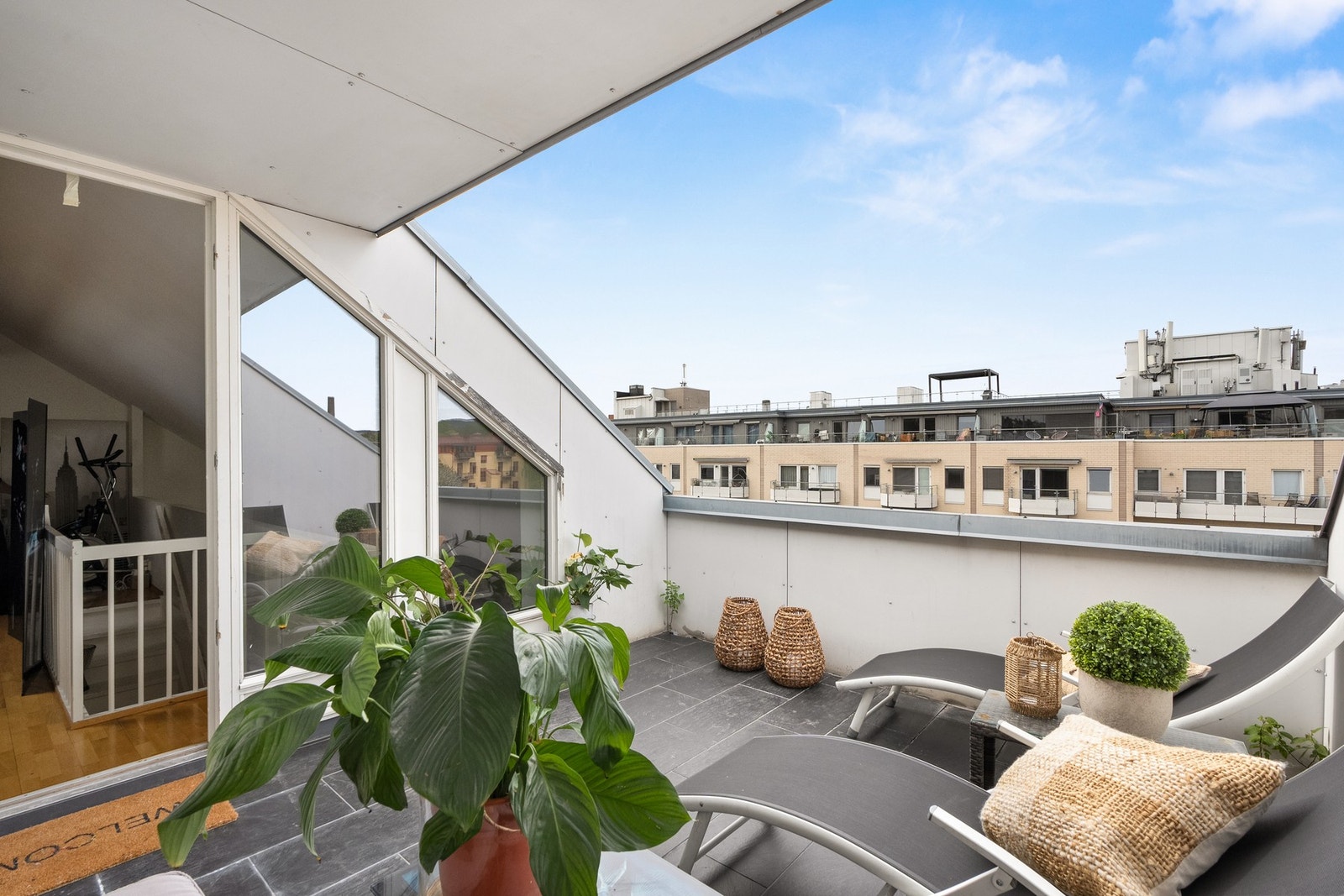 Her har mulighet til å innrede med solstoler og tilhørende bord. Galleribilde