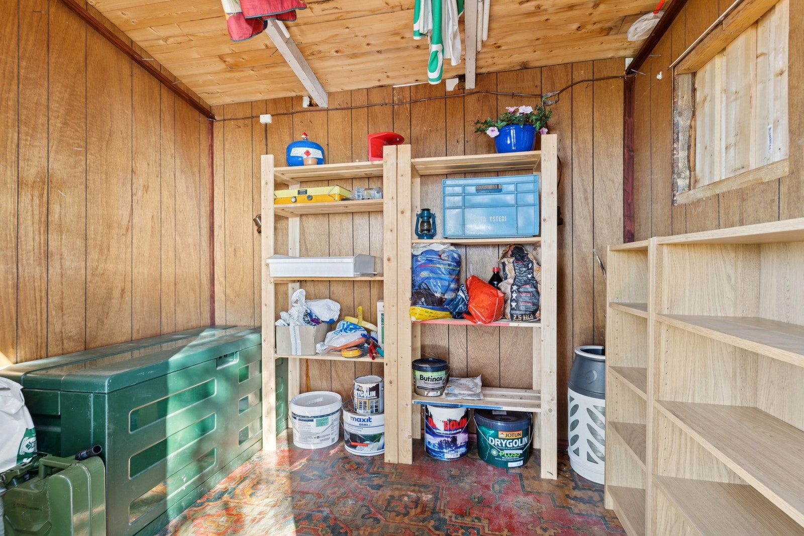 Det er godt med lagringsplass i bodene. Galleribilde