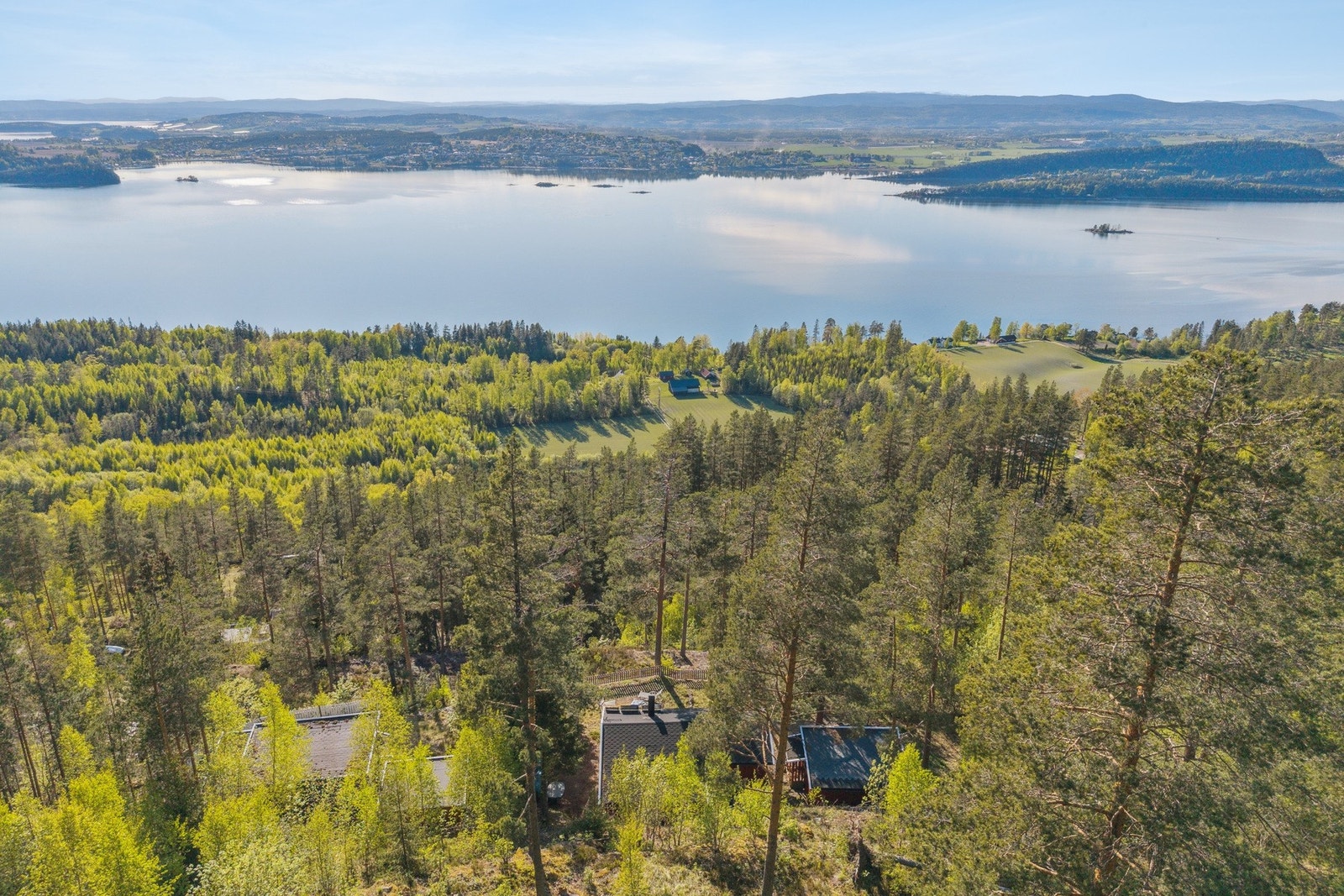 Steinsfjorden er et eldorado for deg som er glad i å fiske. Her kan du få storgjedda på kroken. Galleribilde