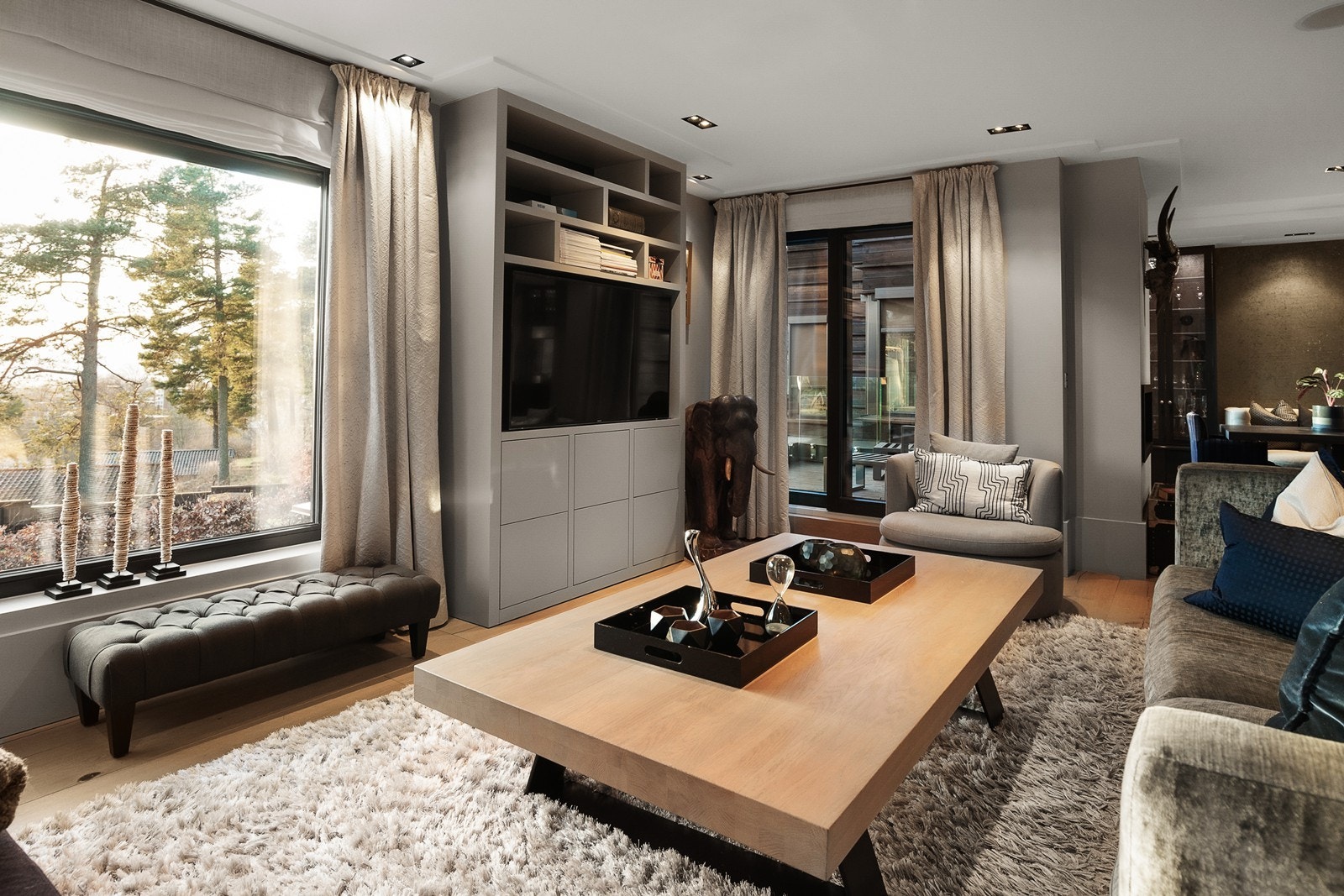 Fra stuen er det utgang til en hyggelig balkong. Galleribilde