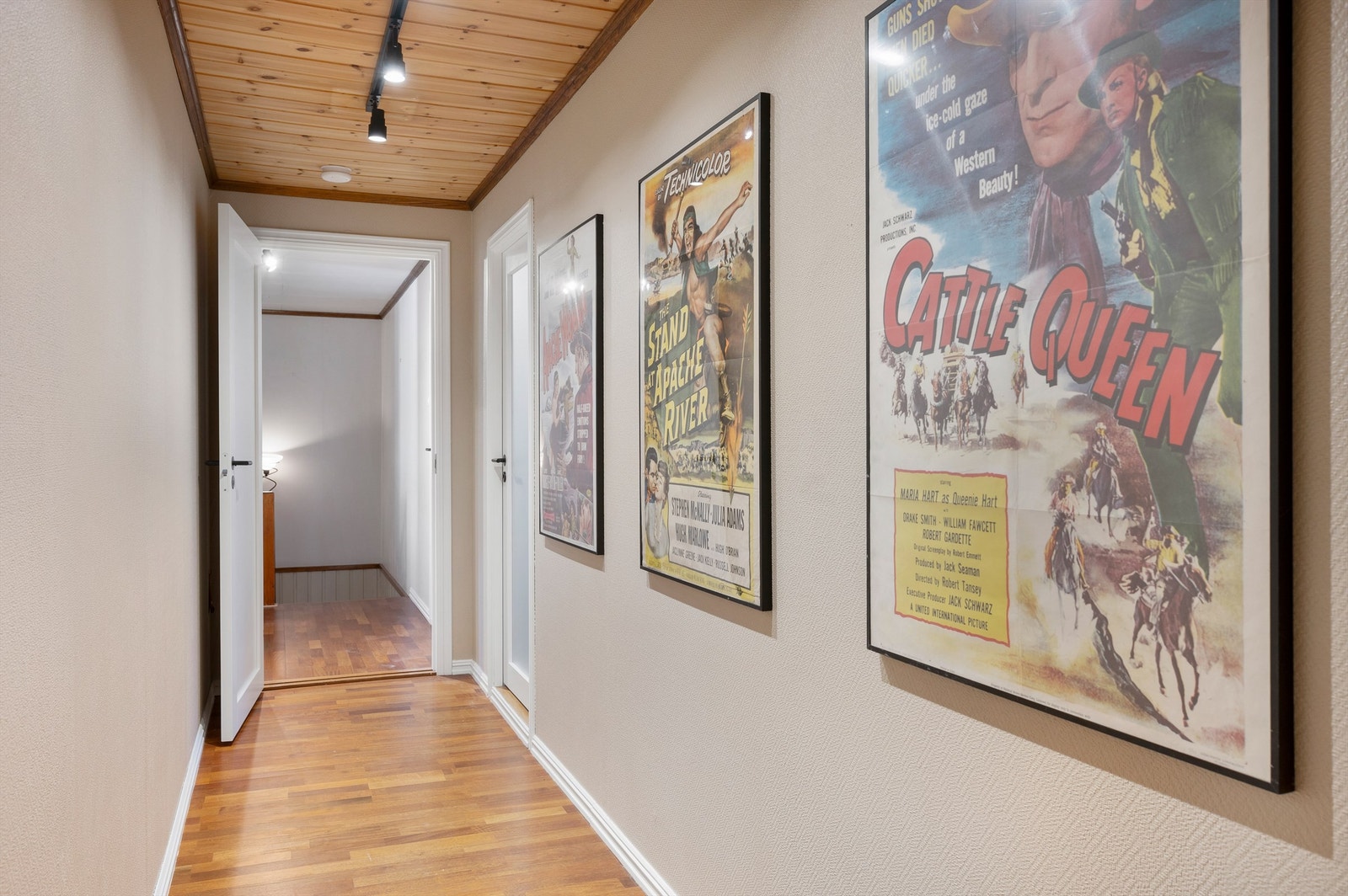 Gang inn til soveromsfløyen. Galleribilde