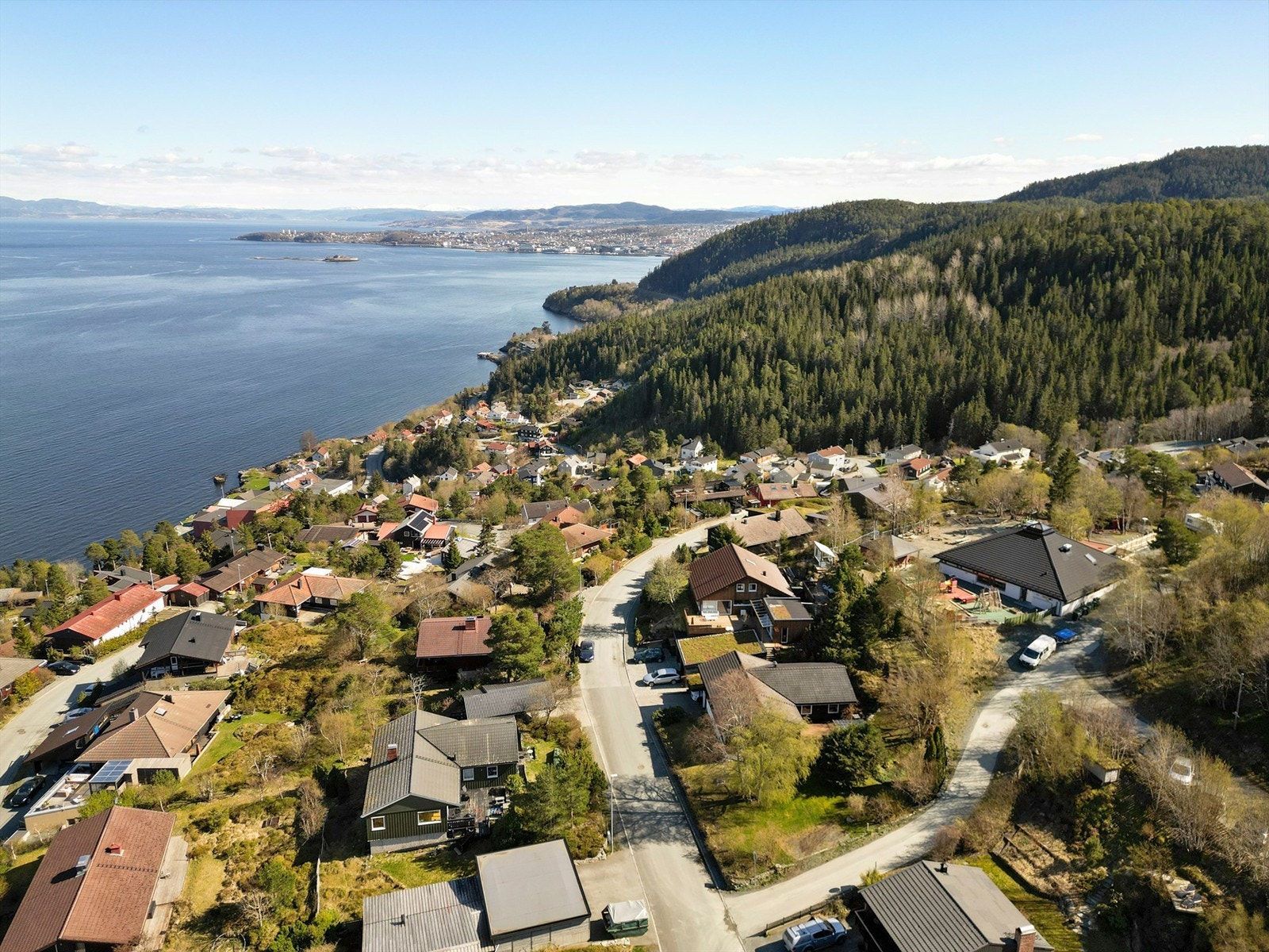 Oversiktsbilde mot nordøst, med Munkholmen, Ladehammeren og Værnes i sikte. Galleribilde